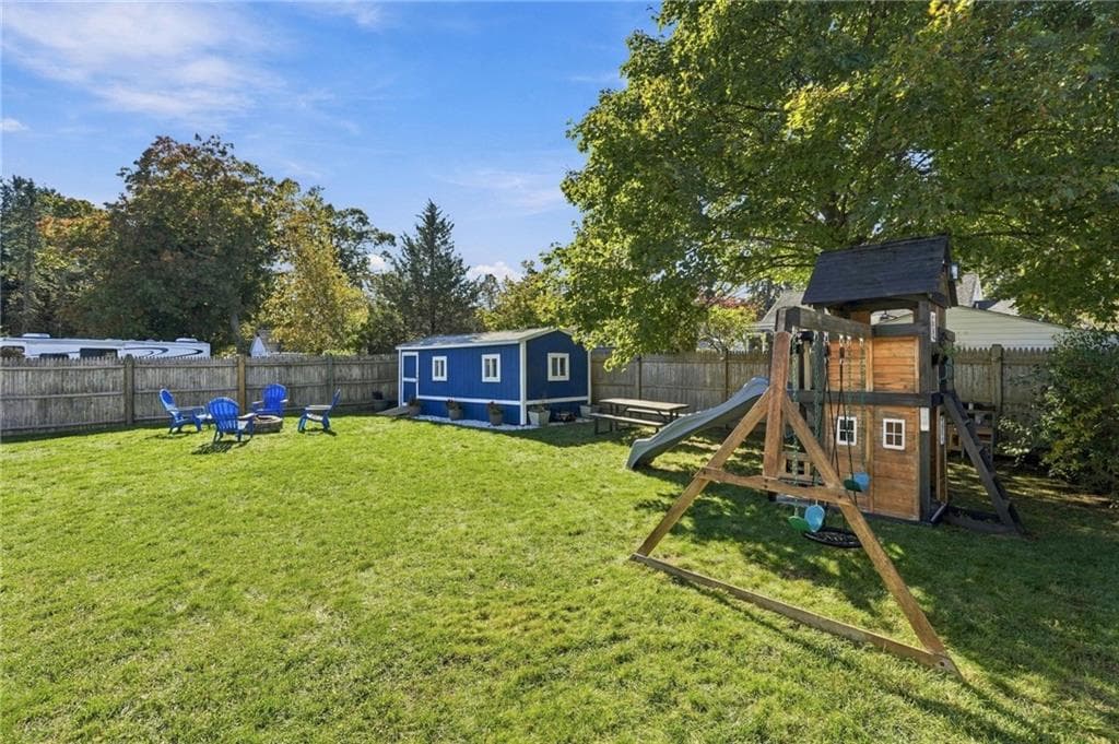 Single Family Residence at 329 Maple Street, Warwick, photo 26 of 32
