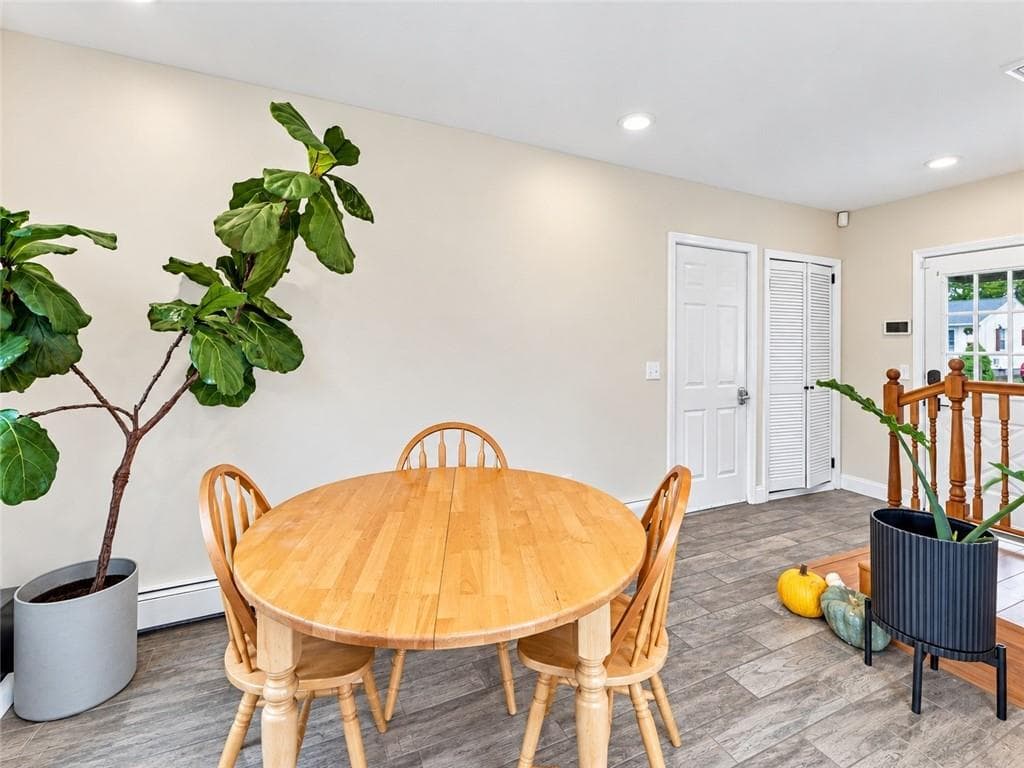Single Family Residence at 329 Maple Street, Warwick, photo 11 of 32