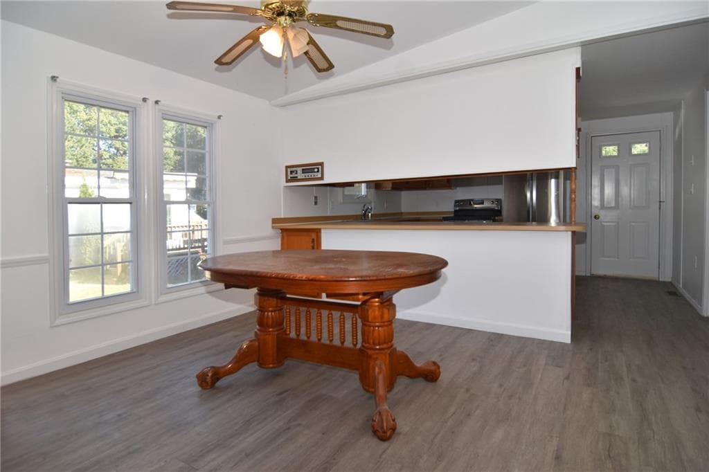 Single Family Residence at 13 Comfort Lane, South Kingstown, photo 6 of 25
