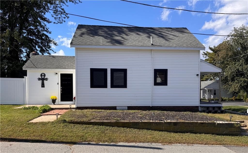 Single Family Residence at 82 Middle Street, East Providence, photo 4 of 24