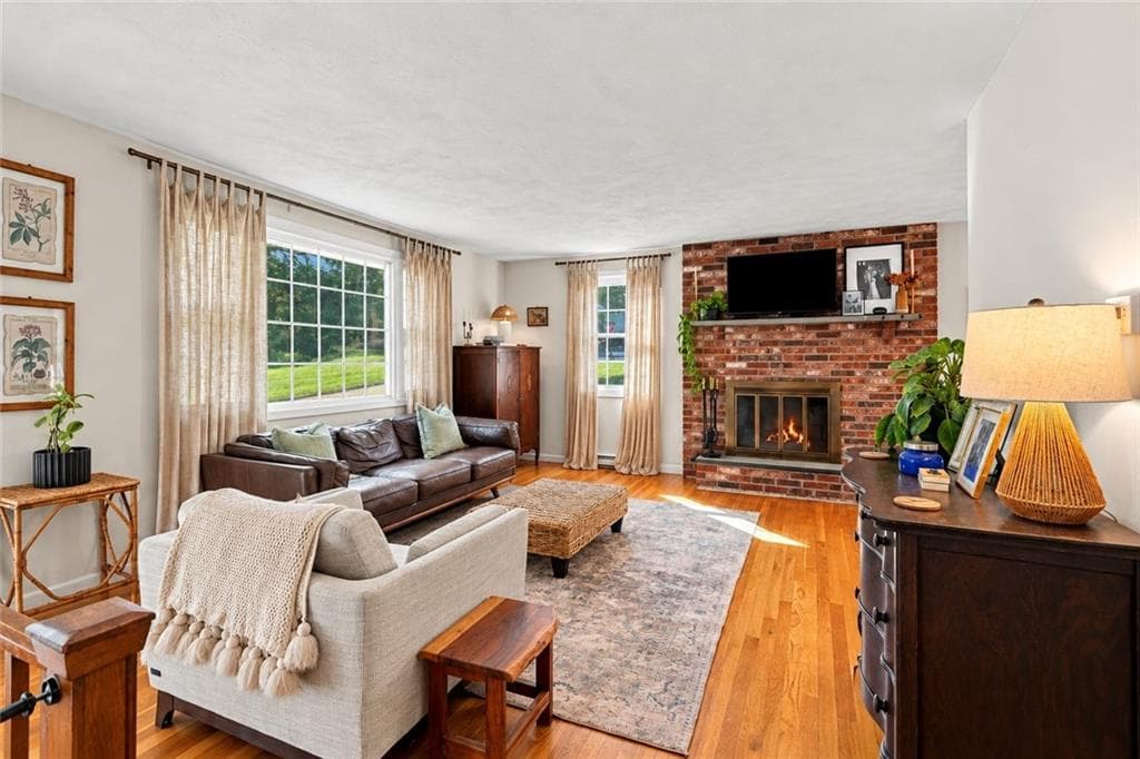 Single Family Residence at 32 San Miguel Drive, Bristol, photo 2 of 40