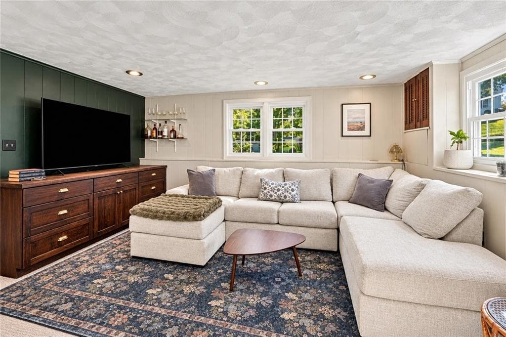 Single Family Residence at 32 San Miguel Drive, Bristol, photo 22 of 40