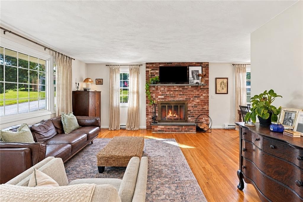 Single Family Residence at 32 San Miguel Drive, Bristol, photo 3 of 40