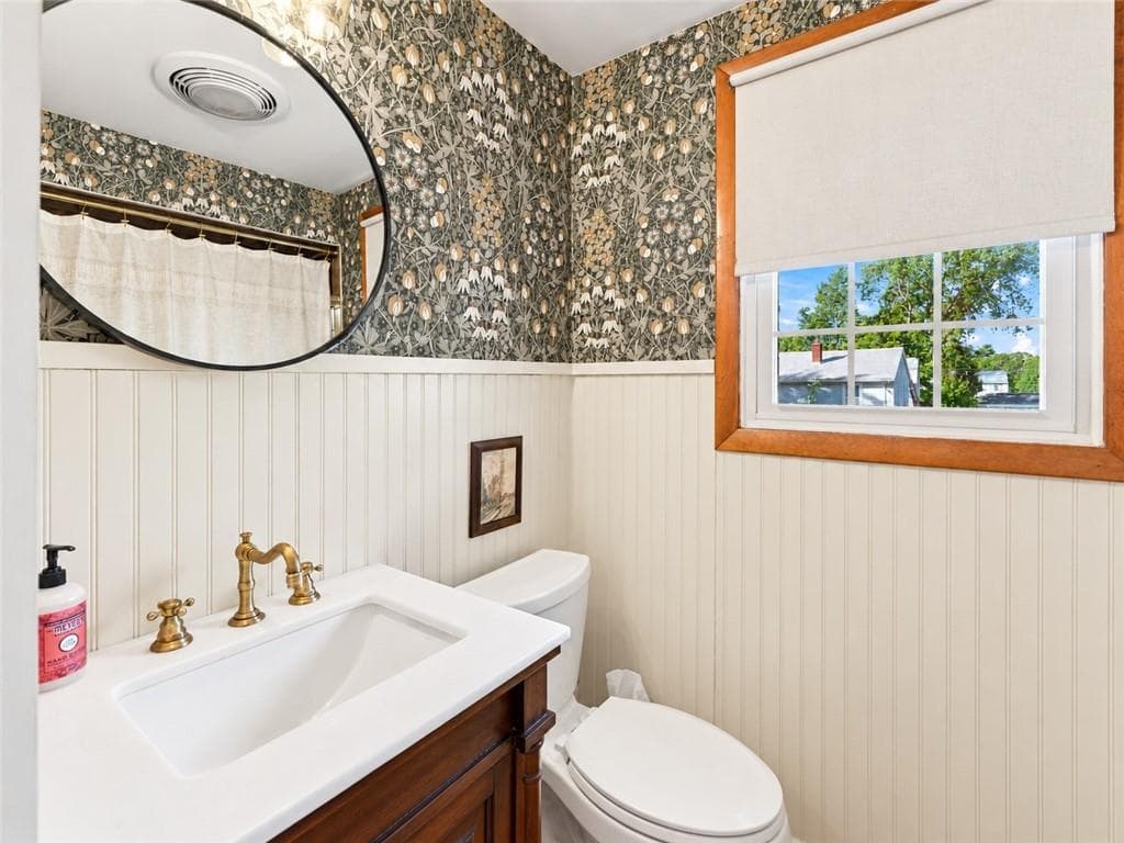 Single Family Residence at 32 San Miguel Drive, Bristol, photo 20 of 40