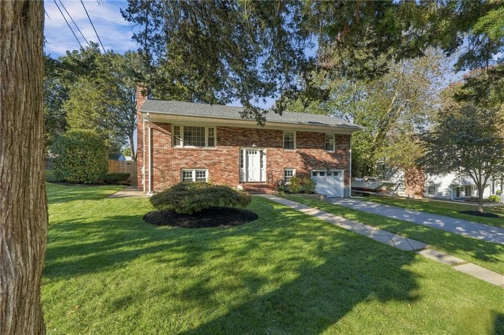Single Family Residence at 32 San Miguel Drive, Bristol, photo 34 of 40