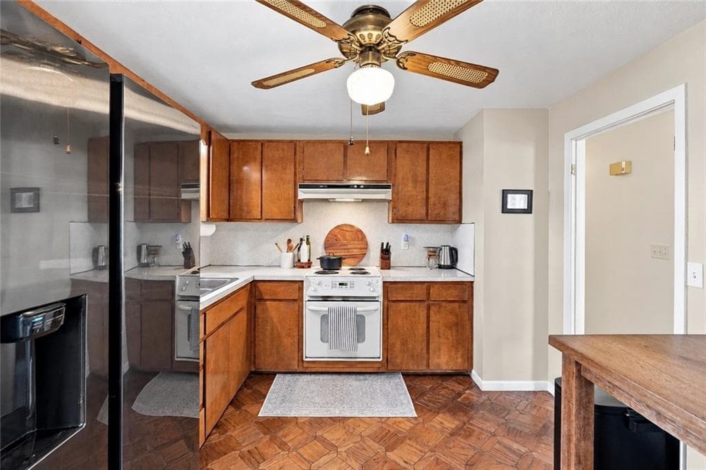 Single Family Residence at 32 San Miguel Drive, Bristol, photo 10 of 40