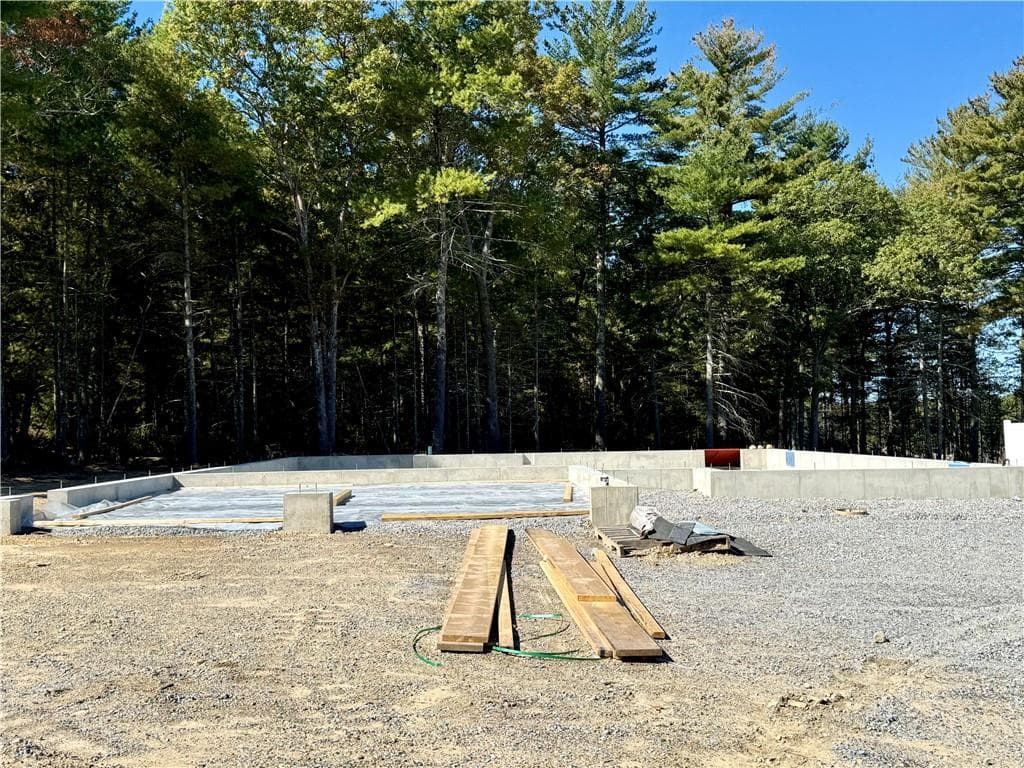 Single Family Residence at 87 Sunset Lake Circle Circle, Coventry, photo 2 of 17