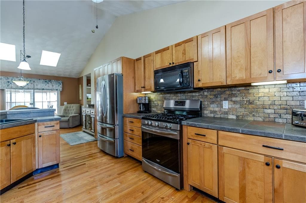 Single Family Residence at 15 Primrose Drive, Cranston, photo 14 of 40