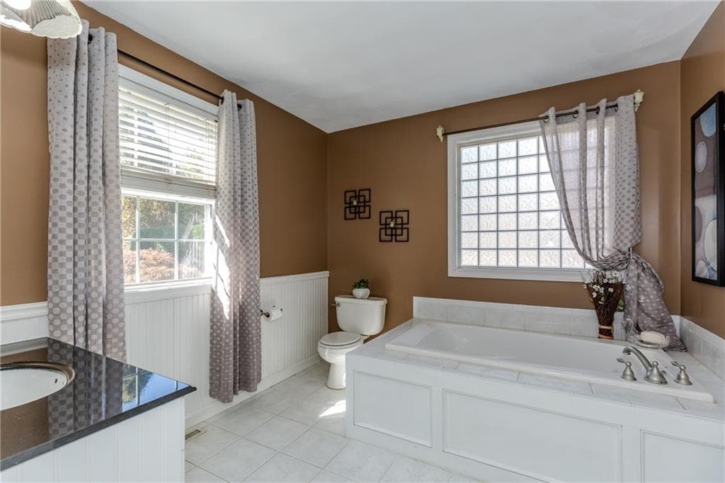 Single Family Residence at 15 Primrose Drive, Cranston, photo 19 of 40