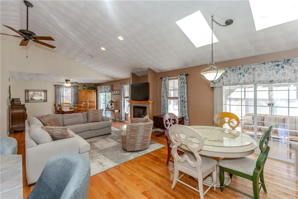 Single Family Residence at 15 Primrose Drive, Cranston, photo 4 of 40