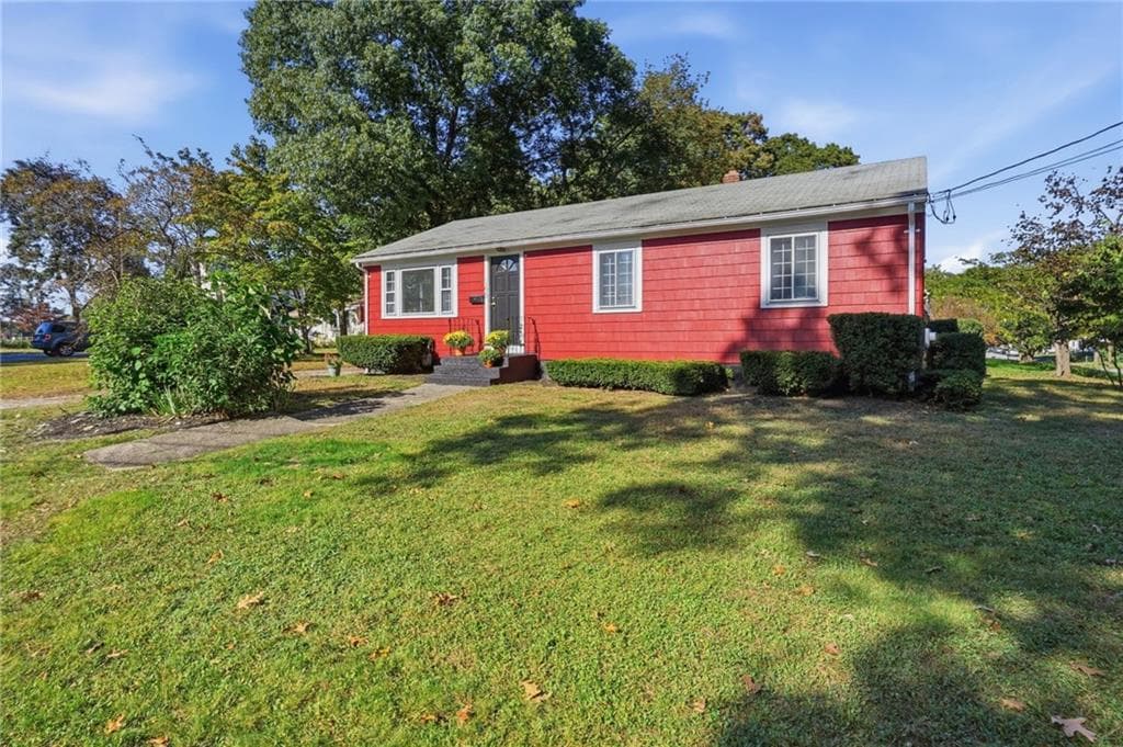 Single Family Residence at 165 Adrian Street, Warwick, photo 2 of 25
