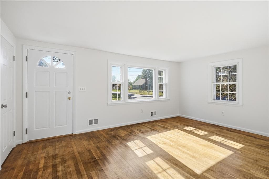Single Family Residence at 165 Adrian Street, Warwick, photo 6 of 25