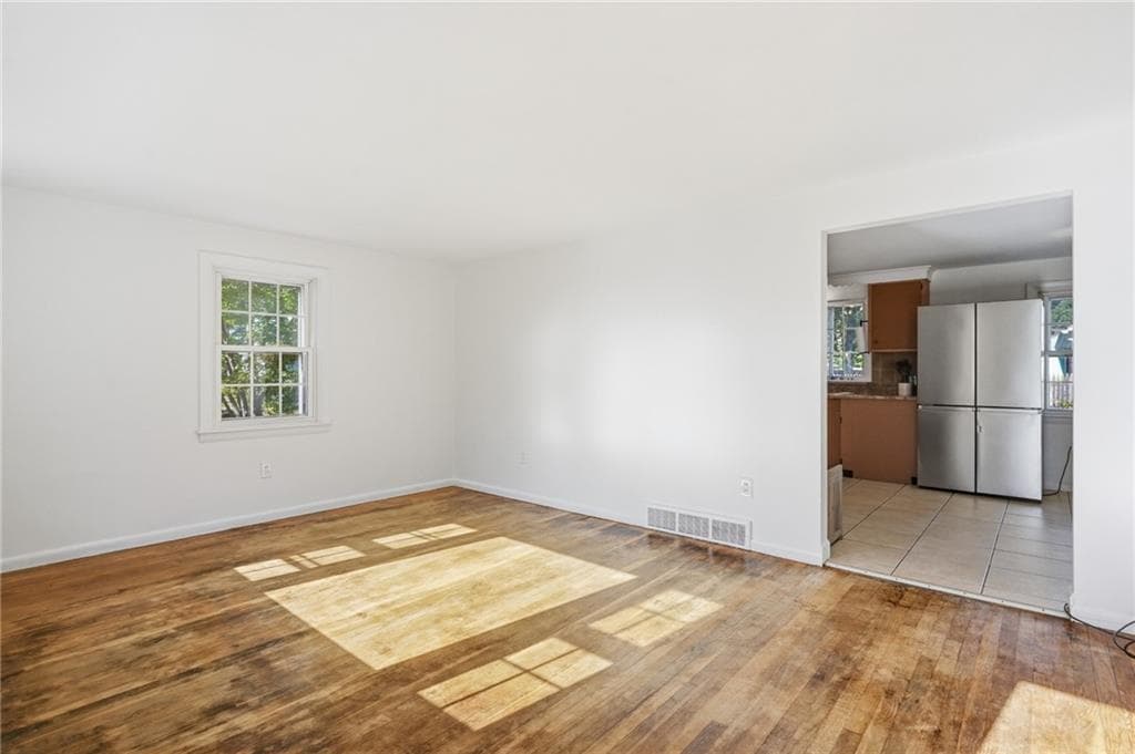Single Family Residence at 165 Adrian Street, Warwick, photo 5 of 25