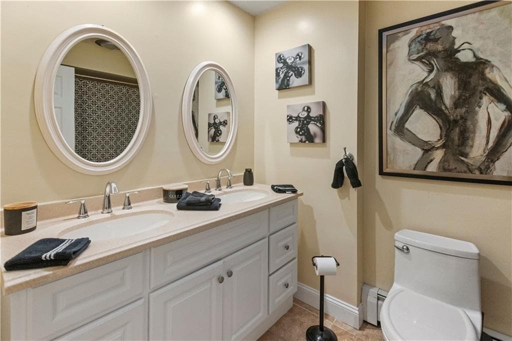 Single Family Residence at 22 Gilbert Stuart Drive, Warwick, photo 13 of 34