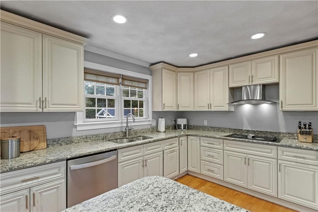 Single Family Residence at 22 Gilbert Stuart Drive, Warwick, photo 10 of 34