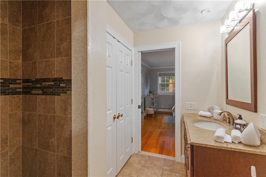 Single Family Residence at 22 Gilbert Stuart Drive, Warwick, photo 19 of 34