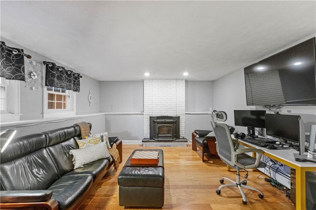 Single Family Residence at 22 Gilbert Stuart Drive, Warwick, photo 25 of 34