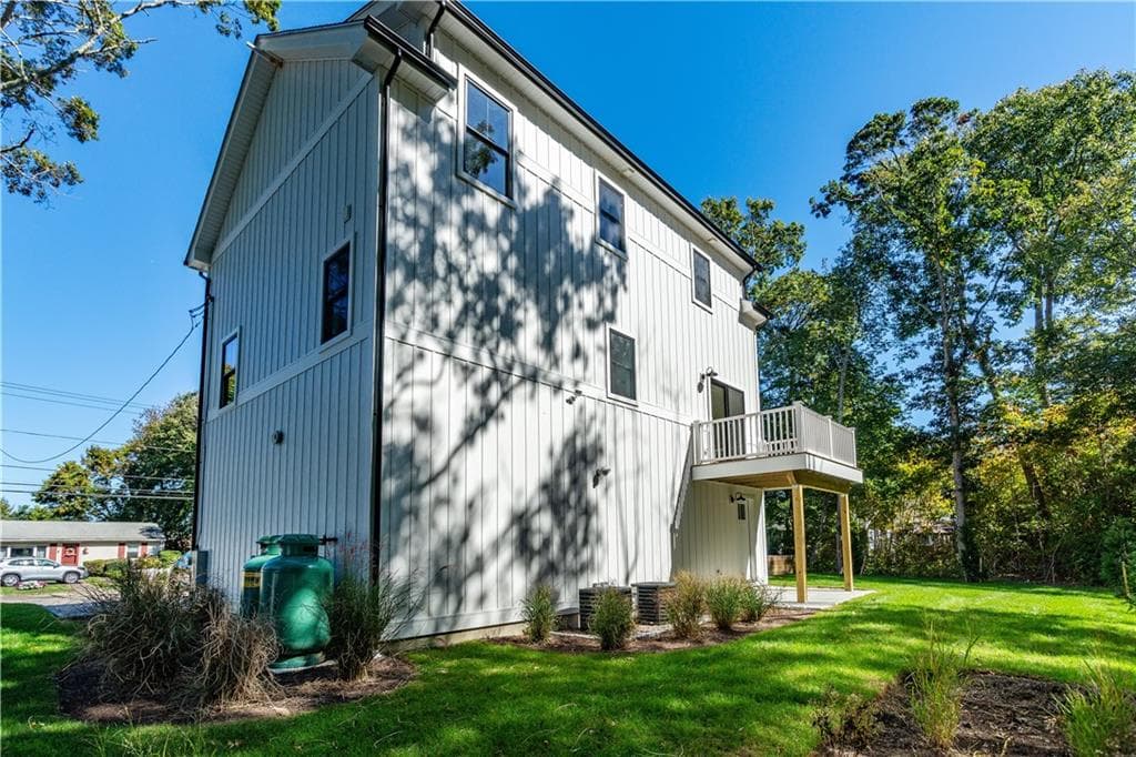 Single Family Residence at 216 South Pier Road, Narragansett, photo 7 of 50