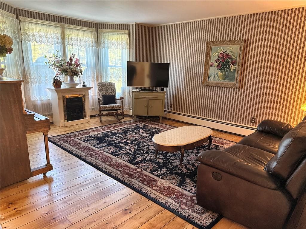 Single Family Residence at 1502 Mendon Road, Woonsocket, photo 7 of 32