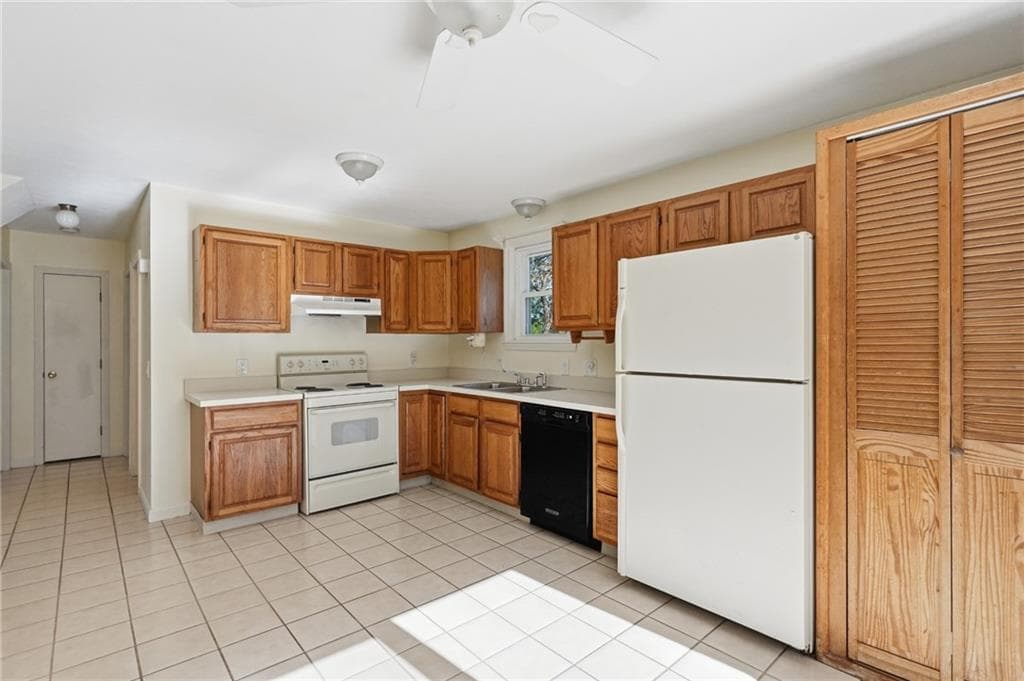 Single Family Residence at 2 Surrey Drive, Westerly, photo 10 of 36