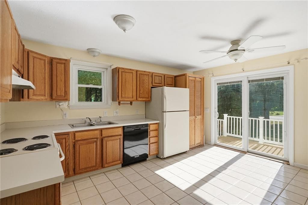 Single Family Residence at 2 Surrey Drive, Westerly, photo 11 of 36