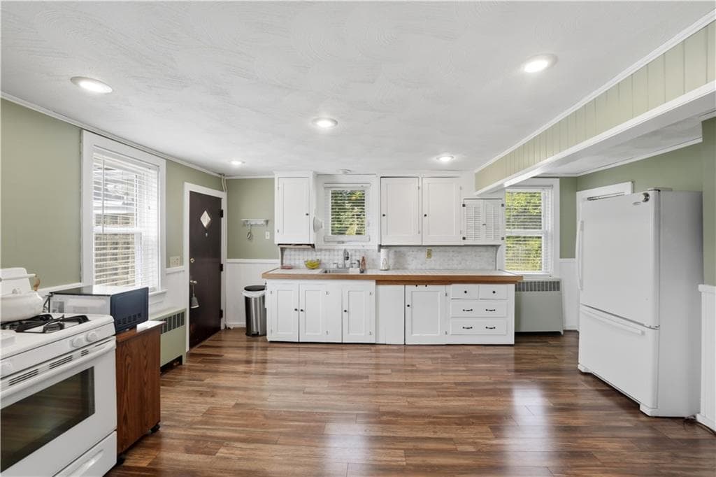Single Family Residence at 512 Woonasquatucket Avenue, North Providence, photo 3 of 46