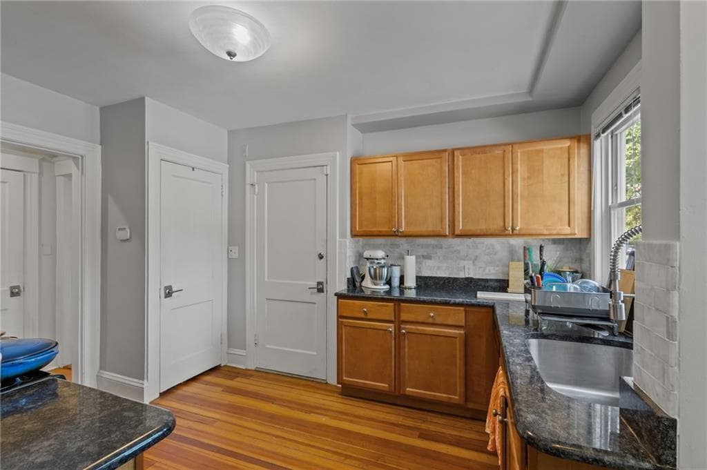 Multi Family at 130 elmgrove Avenue, Providence, photo 27 of 42