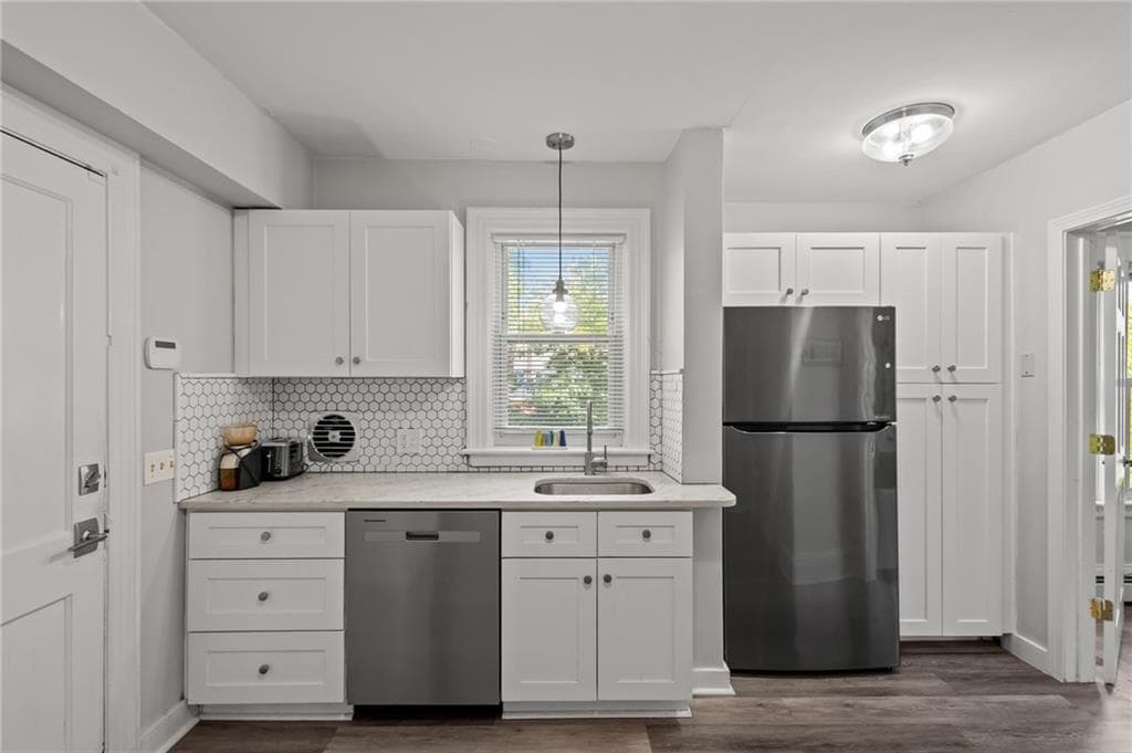 Multi Family at 130 elmgrove Avenue, Providence, photo 6 of 42