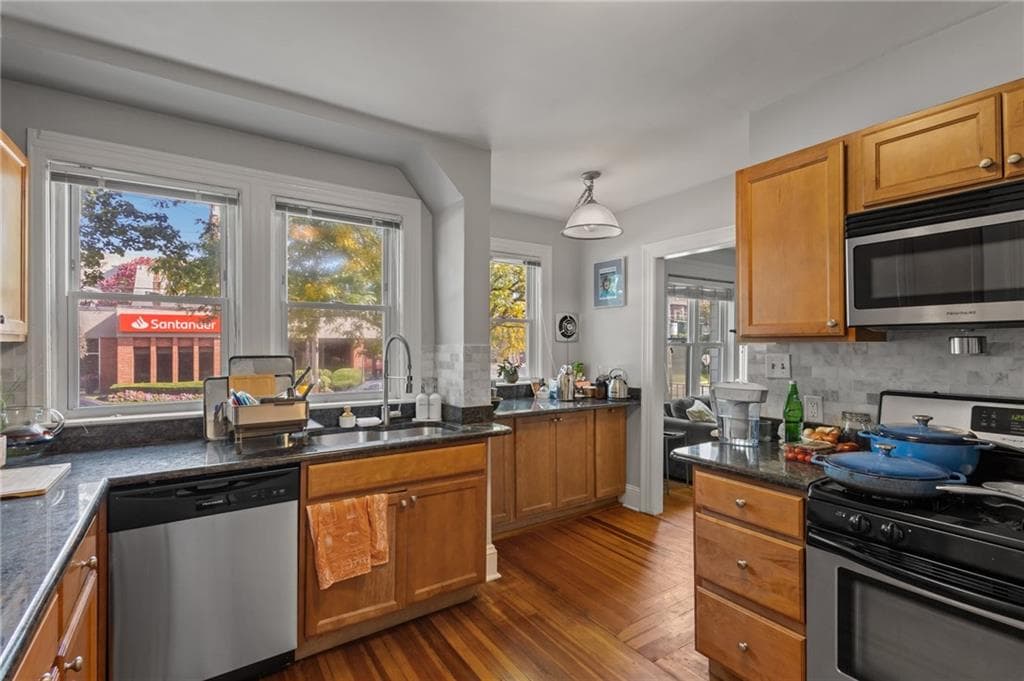 Multi Family at 130 elmgrove Avenue, Providence, photo 26 of 42