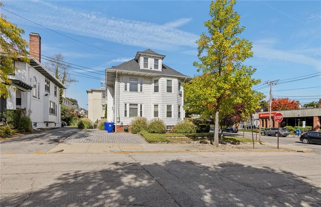 Multi Family at 130 elmgrove Avenue, Providence, photo 3 of 42