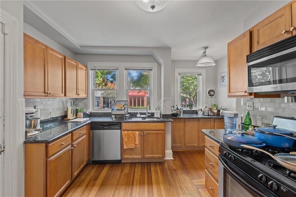 Multi Family at 130 elmgrove Avenue, Providence, photo 25 of 42