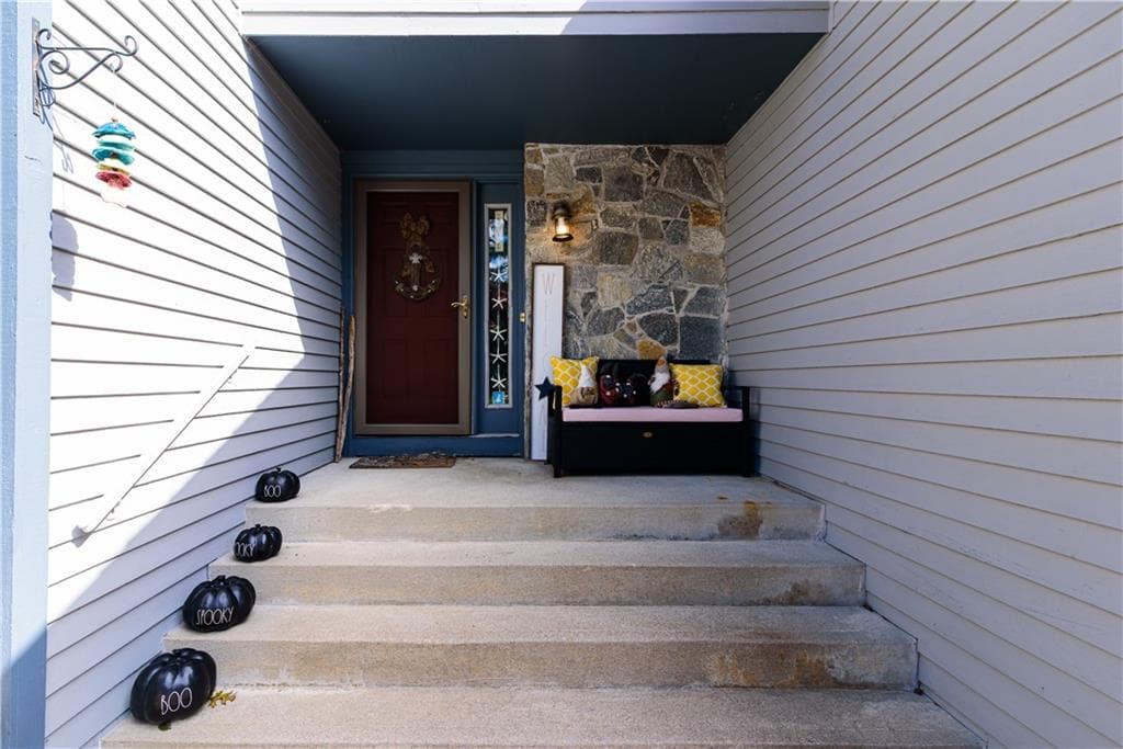 Condominium at 18 Acorn Court UNIT F2, South Kingstown, photo 2 of 33