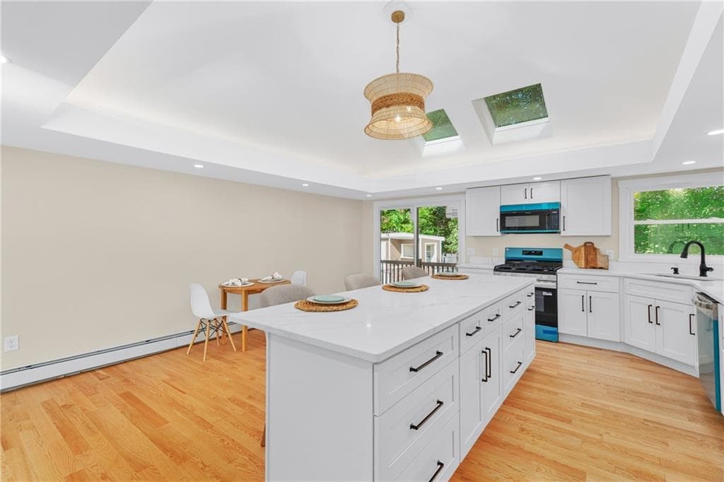 Single Family Residence at 327 Shamrock Drive, Warwick, photo 6 of 29