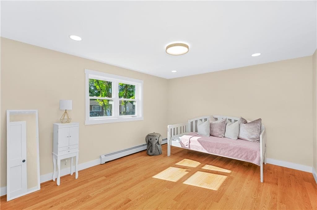 Single Family Residence at 327 Shamrock Drive, Warwick, photo 16 of 29