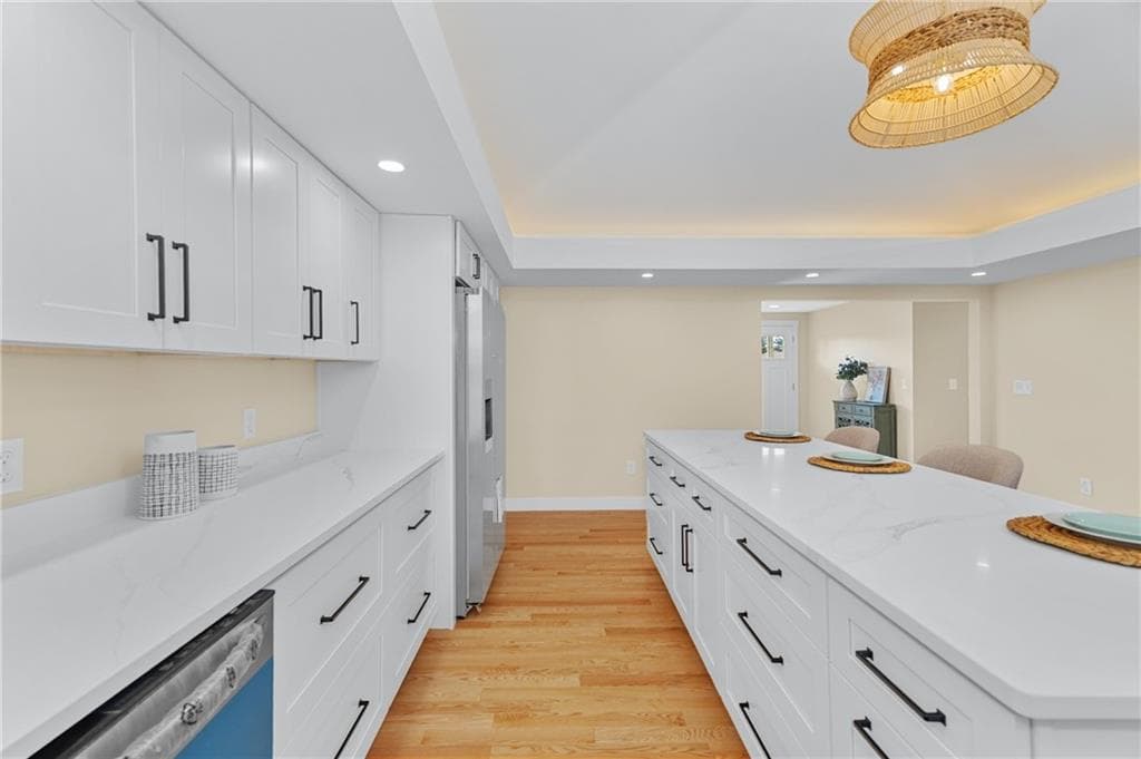 Single Family Residence at 327 Shamrock Drive, Warwick, photo 7 of 29