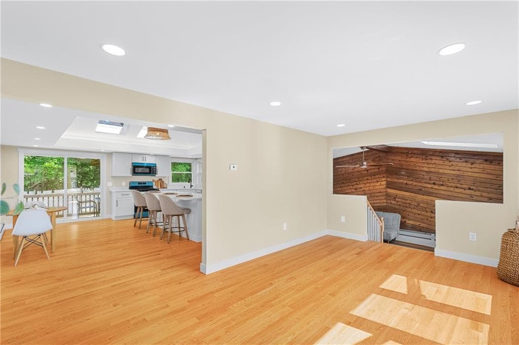 Single Family Residence at 327 Shamrock Drive, Warwick, photo 5 of 29