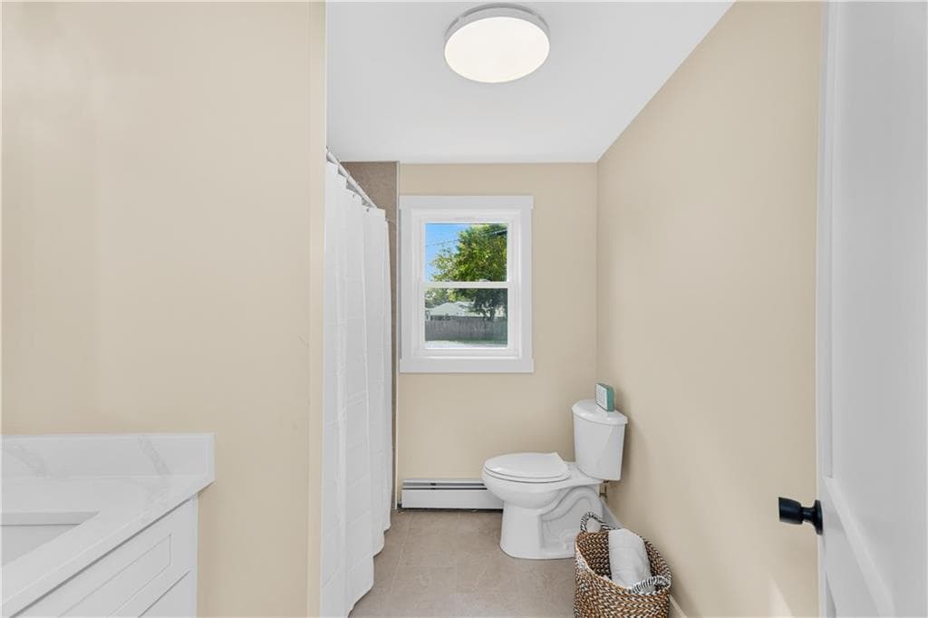 Single Family Residence at 327 Shamrock Drive, Warwick, photo 19 of 29
