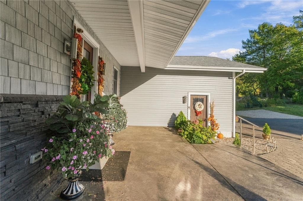 Single Family Residence at 685 C Curtis Corner Road, South Kingstown, photo 4 of 50