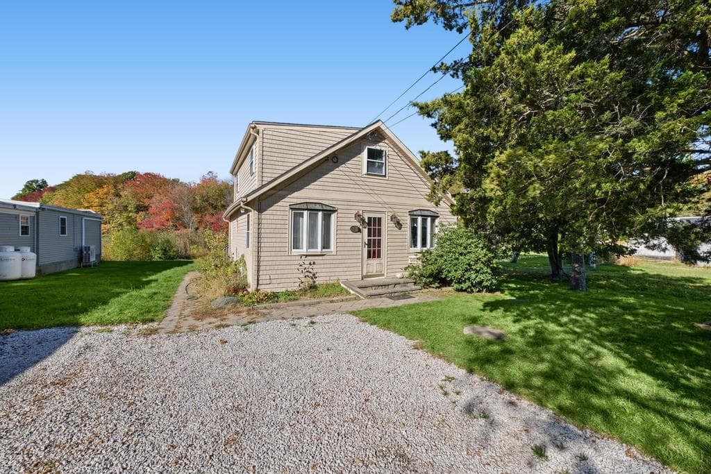 Single Family Residence at 1031 1023 Old Stafford Road, Tiverton, photo 4 of 27