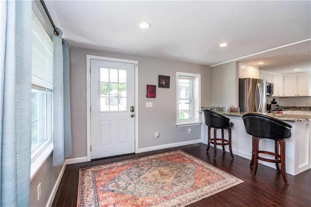 Single Family Residence at 925 Cedar Swamp Road, Warwick, photo 7 of 37
