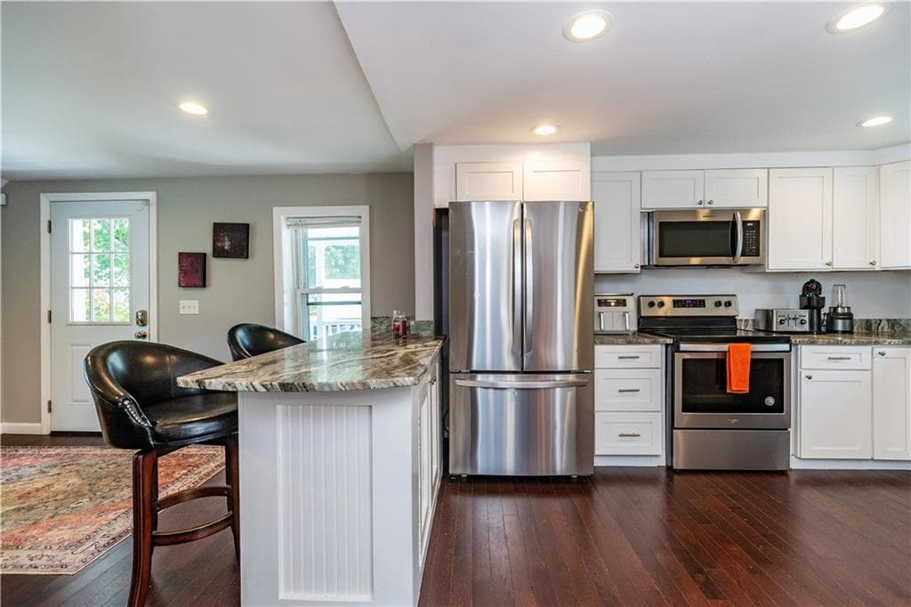 Single Family Residence at 925 Cedar Swamp Road, Warwick, photo 10 of 37