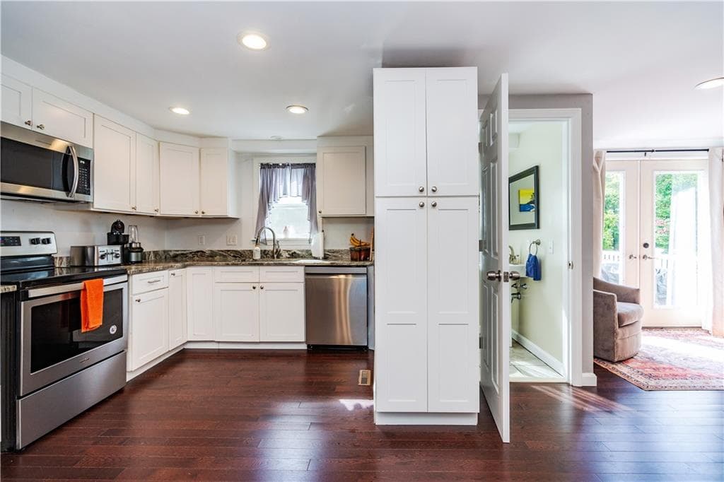 Single Family Residence at 925 Cedar Swamp Road, Warwick, photo 14 of 37