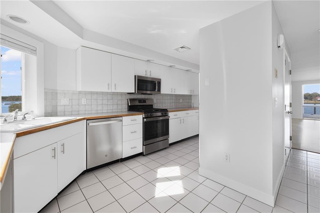 Condominium at 9 Poppasquash Road, Bristol, photo 23 of 49
