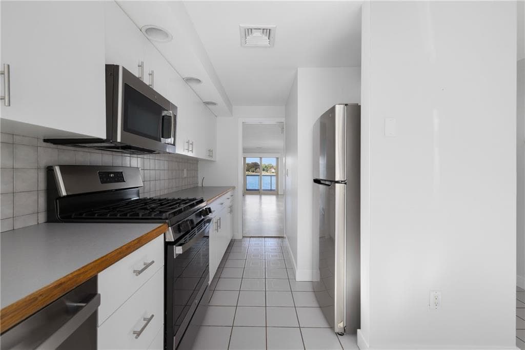 Condominium at 9 Poppasquash Road, Bristol, photo 24 of 49