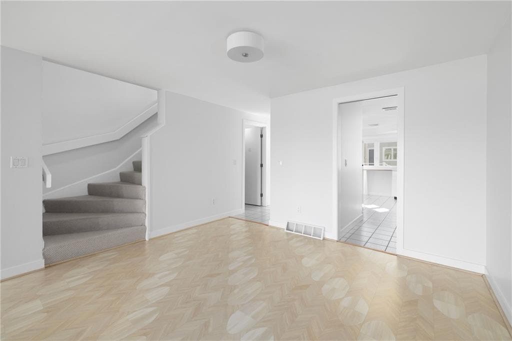 Condominium at 9 Poppasquash Road, Bristol, photo 15 of 49
