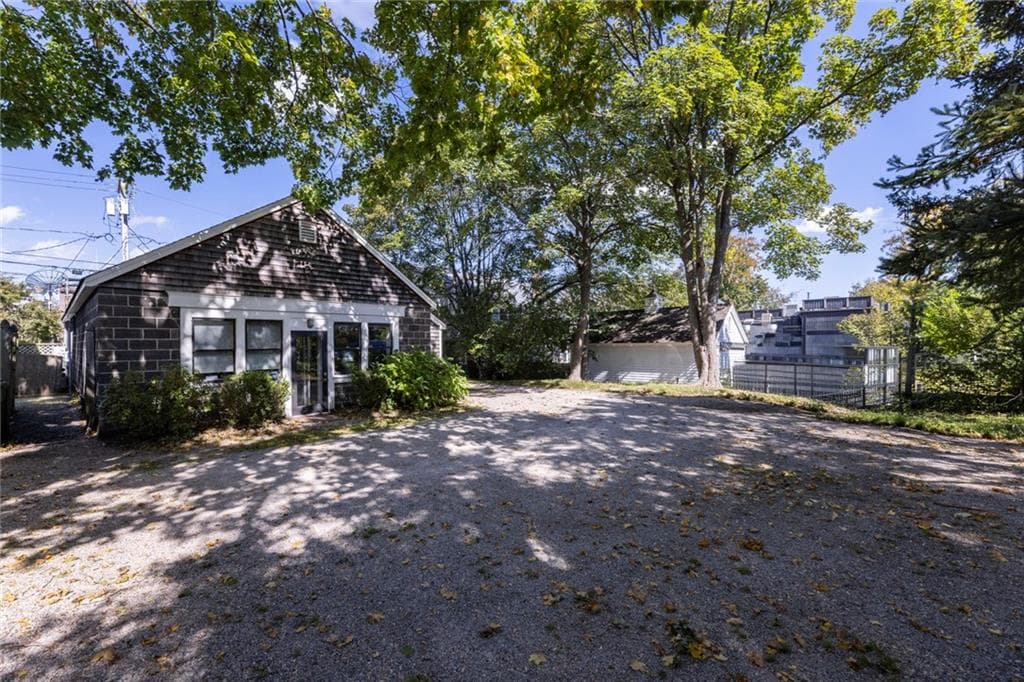 Commercial at 19 Narragansett Avenue, Jamestown, photo 3 of 26
