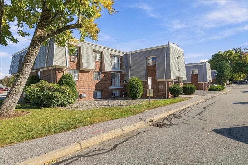 Condominium at 300 Smithfield Road UNIT 1-5, North Providence, photo 20 of 20