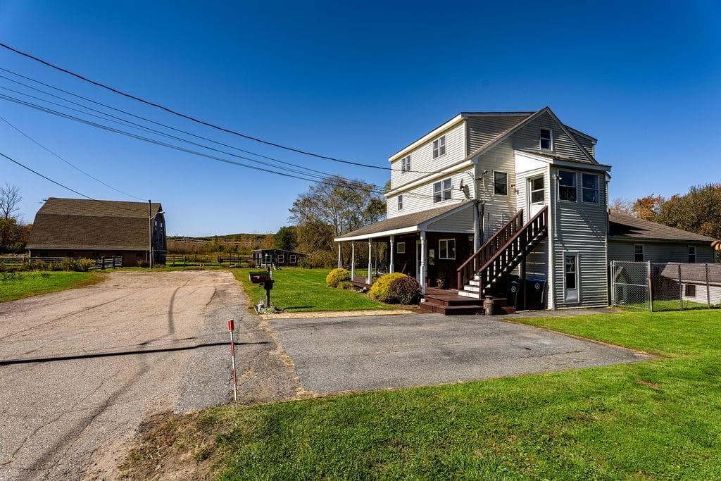 25 Lamoureux Boulevard
