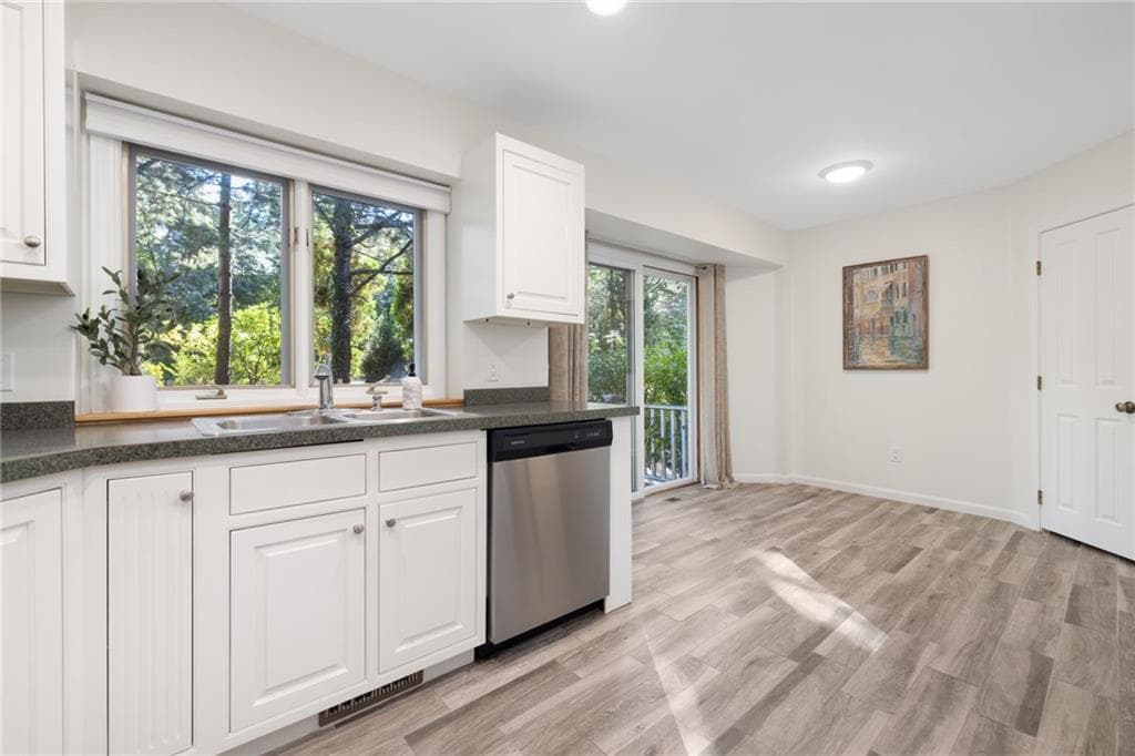 Condominium at 203 Dean Ridge Court, Cranston, photo 17 of 36