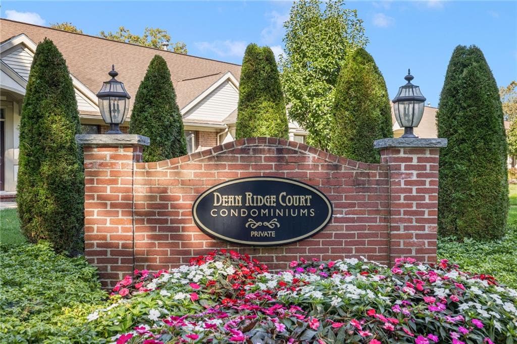 Condominium at 203 Dean Ridge Court, Cranston, photo 3 of 36